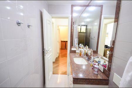 Apartamento à venda com 340m², 4 quartos e 3 vagasBanheiro Social