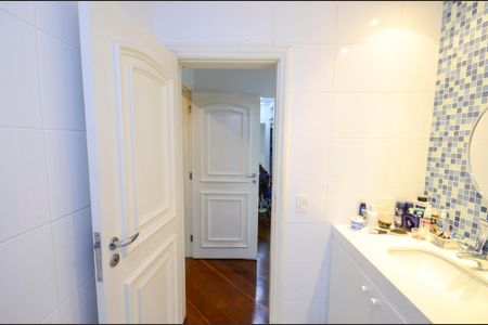 Apartamento à venda com 340m², 4 quartos e 3 vagasBanheiro da Suíte 1