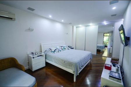 Apartamento à venda com 340m², 4 quartos e 3 vagasSuíte 2