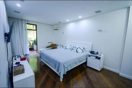 Apartamento à venda com 340m², 4 quartos e 3 vagasSuíte 2
