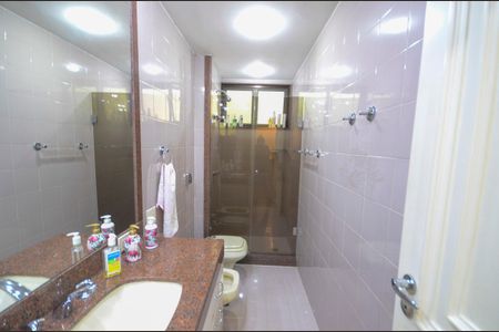 Apartamento à venda com 340m², 4 quartos e 3 vagasBanheiro Social
