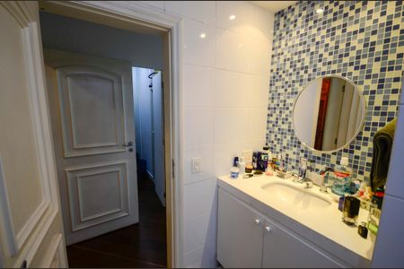 Apartamento à venda com 340m², 4 quartos e 3 vagasBanheiro da Suíte 1