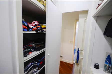 Apartamento à venda com 340m², 4 quartos e 3 vagasCloset da Suíte 1