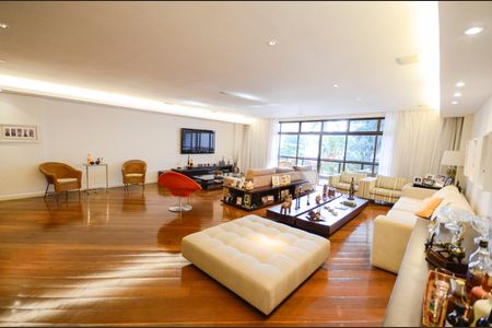 Apartamento à venda com 340m², 4 quartos e 3 vagasSala