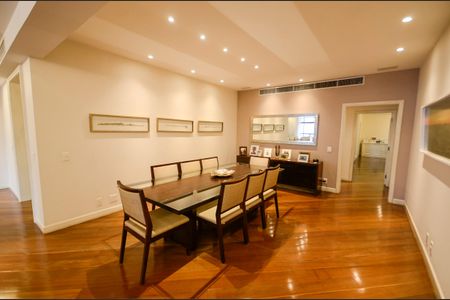 Apartamento à venda com 340m², 4 quartos e 3 vagasSala