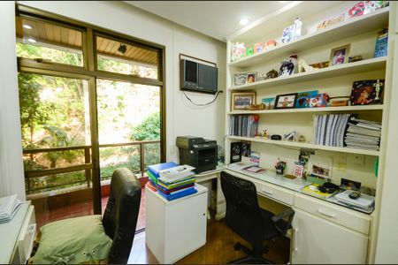 Apartamento à venda com 340m², 4 quartos e 3 vagasQuarto 2