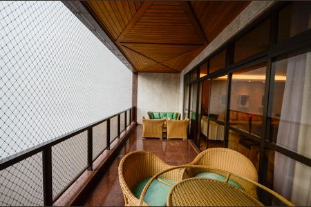 Apartamento à venda com 340m², 4 quartos e 3 vagasVaranda da Sala