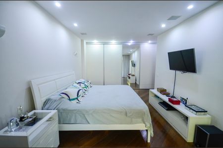 Apartamento à venda com 340m², 4 quartos e 3 vagasSuíte 2