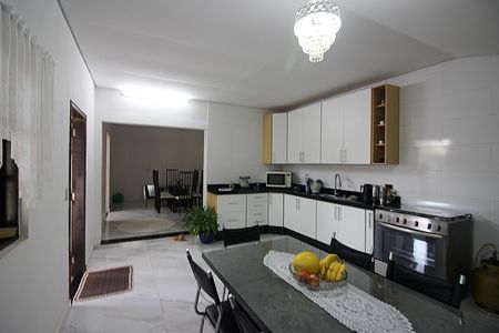 Casa à venda com 454m², 4 quartos e 4 vagasCozinha