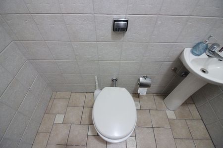 Casa à venda com 454m², 4 quartos e 4 vagasBanheiro Social 2