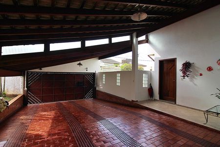 Casa à venda com 454m², 4 quartos e 4 vagasGaragem