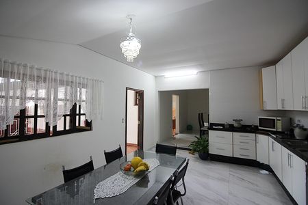 Casa à venda com 454m², 4 quartos e 4 vagasCozinha