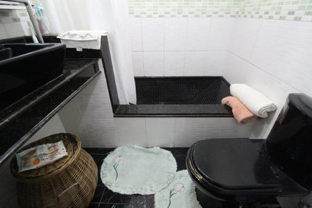 Casa de condomínio à venda com 107m², 3 quartos e 1 vagaBanheiro da suíte