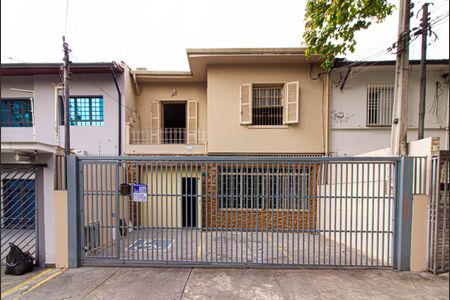 Casa à venda com 260m², 4 quartos e 5 vagasFachada + Plaquinha