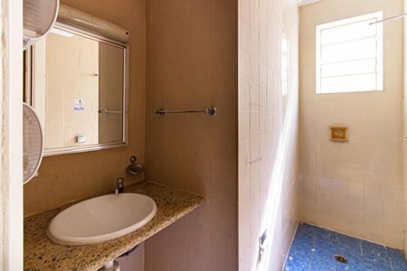 Casa à venda com 260m², 4 quartos e 5 vagasBanheiro 2