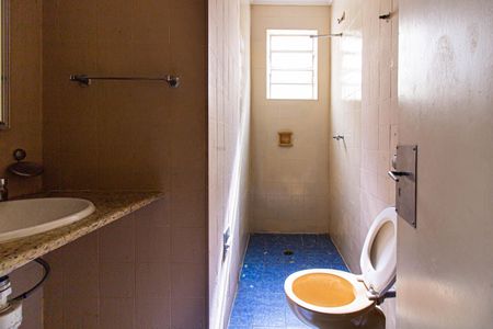 Casa à venda com 260m², 4 quartos e 5 vagasBanheiro 2