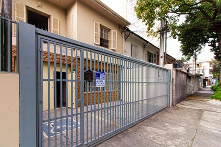 Casa à venda com 260m², 4 quartos e 5 vagasFachada + Plaquinha