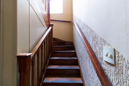 Casa à venda com 260m², 4 quartos e 5 vagasEscada