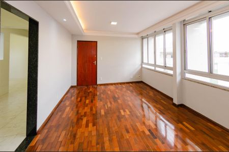 Apartamento à venda com 75m², 2 quartos e 1 vagaSala