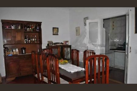 Casa à venda com 4 quartos, 210m² em Vila Liviero, São Paulo