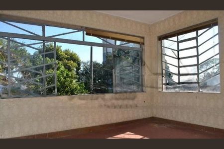 Casa à venda com 210m², 4 quartos e 4 vagas