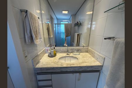 Apartamento à venda com 130m², 4 quartos e 3 vagasBanheiro 2 - suíte