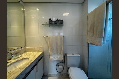 Apartamento à venda com 130m², 4 quartos e 3 vagasBanheiro 2 - suíte