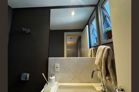 Apartamento à venda com 130m², 4 quartos e 3 vagasBanheiro 1