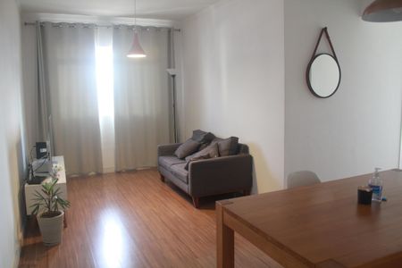 Apartamento à venda com 65m², 2 quartos e 1 vagaSala