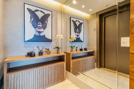 Apartamento à venda com 380m², 5 quartos e 3 vagas Apartamento à venda com 380m², 5 quartos e 3 vagasHall