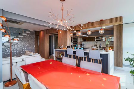 Apartamento à venda com 380m², 5 quartos e 3 vagas Apartamento à venda com 380m², 5 quartos e 3 vagasSala