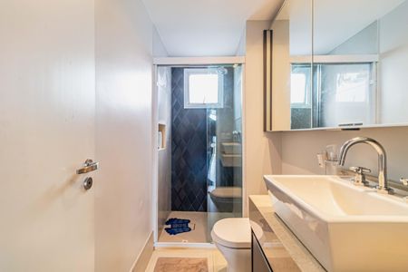 Apartamento à venda com 380m², 5 quartos e 3 vagas Apartamento à venda com 380m², 5 quartos e 3 vagasBanheiro