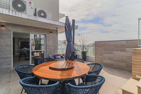 Apartamento à venda com 380m², 5 quartos e 3 vagas Apartamento à venda com 380m², 5 quartos e 3 vagasEspaço de lazer