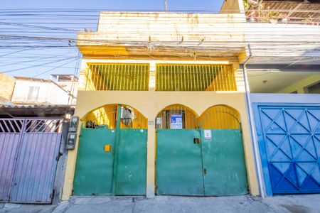 Casa à venda com 125m², 4 quartos e 1 vaga Casa à venda com 125m², 4 quartos e 1 vagaFachada