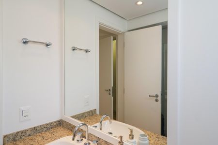 Apartamento à venda com 177m², 3 quartos e 3 vagasBanheiro da Suíte 2
