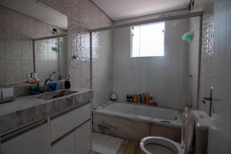 Casa à venda com 103m², 2 quartos e 2 vagasBanheiro Suíte 