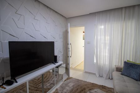 Casa à venda com 103m², 2 quartos e 2 vagasSala