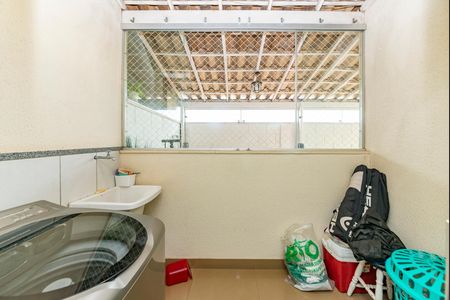 Casa de condomínio à venda com 143m², 3 quartos e 2 vagas Casa de condomínio à venda com 143m², 3 quartos e 2 vagasÁrea de Serviço