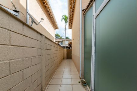 Casa de condomínio à venda com 143m², 3 quartos e 2 vagas Casa de condomínio à venda com 143m², 3 quartos e 2 vagasCorredor Externo