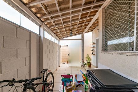 Casa de condomínio à venda com 143m², 3 quartos e 2 vagas Casa de condomínio à venda com 143m², 3 quartos e 2 vagasVaranda da Sala