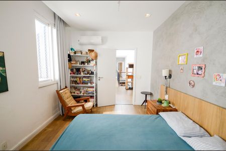 Casa à venda com 250m², 3 quartos e sem vagaSuíte