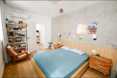 Casa à venda com 250m², 3 quartos e sem vagaSuíte