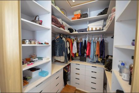 Casa à venda com 250m², 3 quartos e sem vagaCloset da Suíte