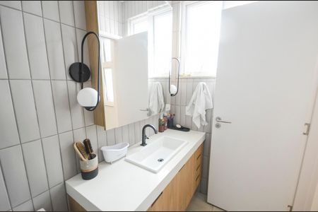 Casa à venda com 250m², 3 quartos e sem vagaBanheiro da Suíte