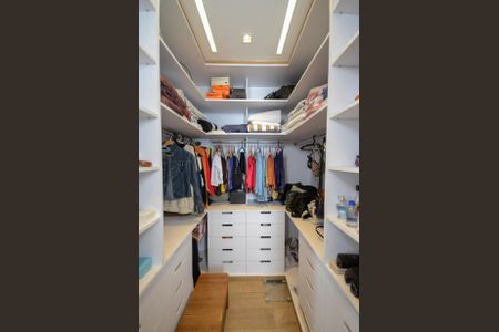 Casa à venda com 250m², 3 quartos e sem vagaCloset da Suíte