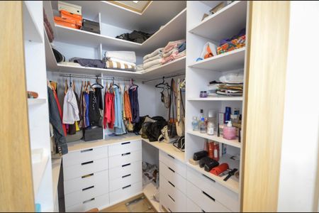 Casa à venda com 250m², 3 quartos e sem vagaCloset da Suíte