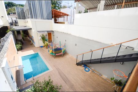 Casa à venda com 250m², 3 quartos e sem vagaÁrea externa