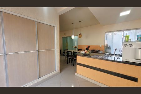 Casa à venda com 273m², 3 quartos e 3 vagas Casa à venda com 273m², 3 quartos e 3 vagasCozinha