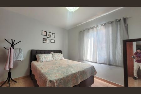 Casa à venda com 273m², 3 quartos e 3 vagas Casa à venda com 273m², 3 quartos e 3 vagasQuarto 2
