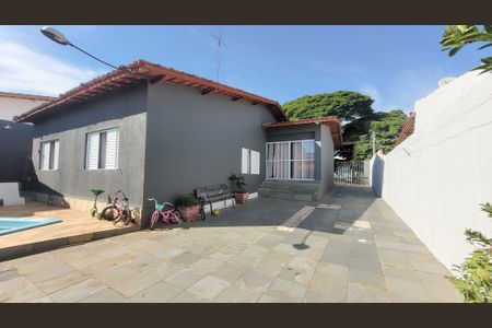 Casa à venda com 273m², 3 quartos e 3 vagas Casa à venda com 273m², 3 quartos e 3 vagasEspaço Gourmet